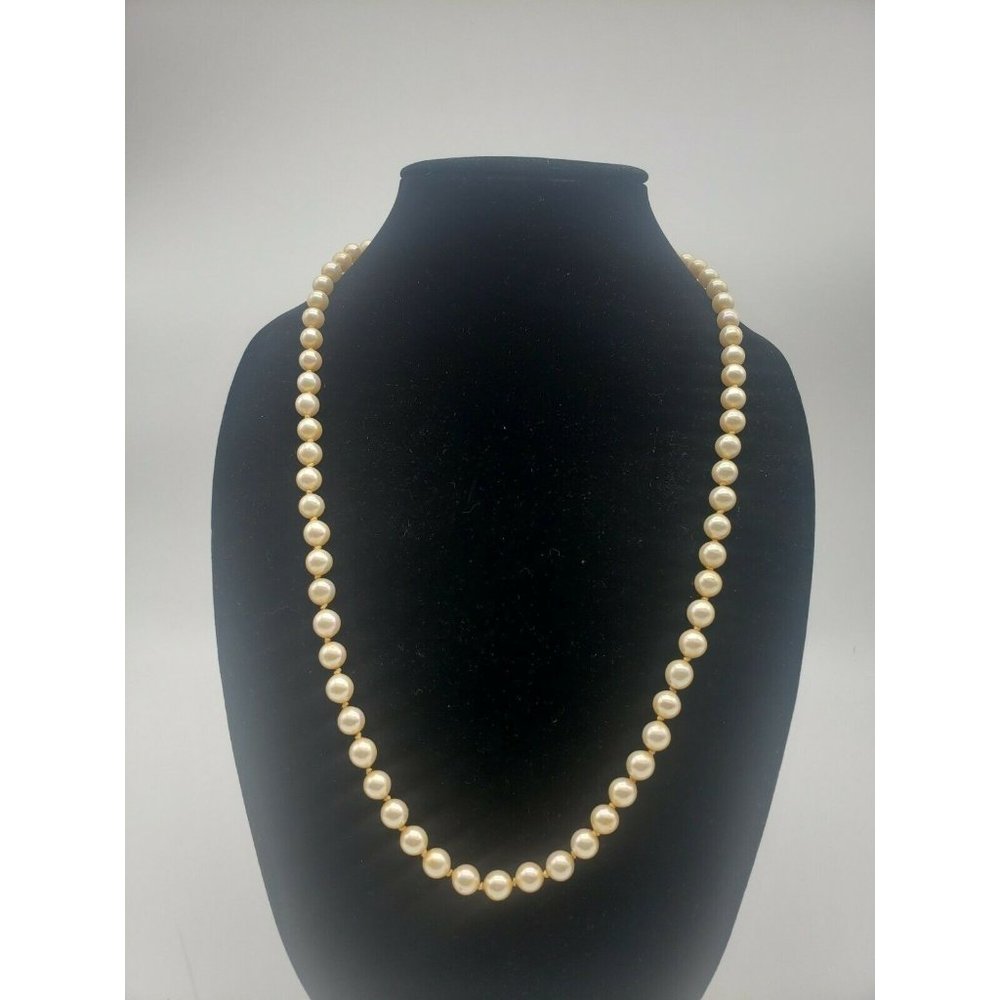 Vintage Vendome Gold Tone Clasp Faux Pearl Necklace 13.2"